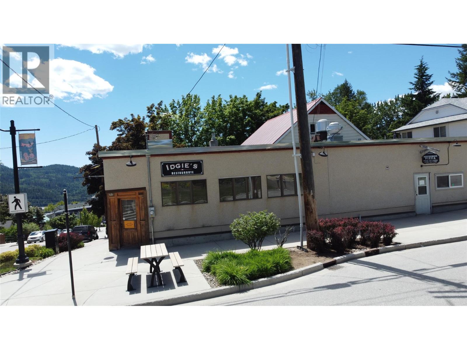 1999 Second Avenue, Rossland, British Columbia  V0G 1Y0 - Photo 3 - 10392665