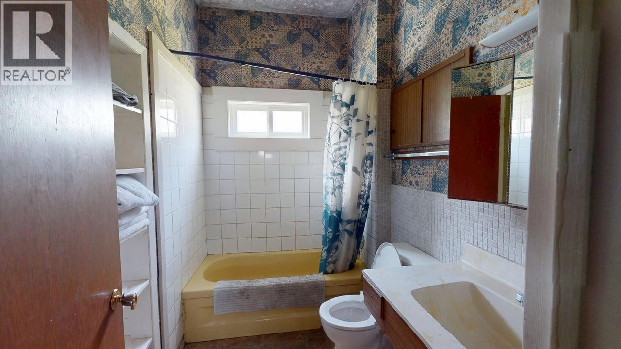 1999 Second Avenue, Rossland, British Columbia  V0G 1Y0 - Photo 34 - 10392665