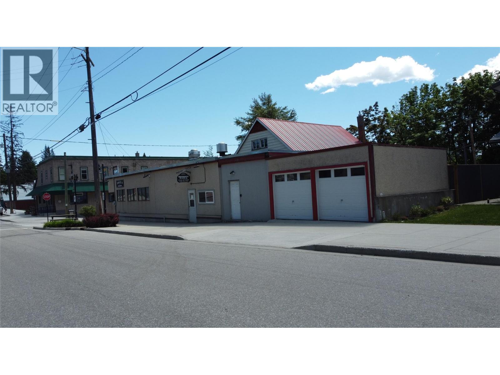 1999 Second Avenue, Rossland, British Columbia  V0G 1Y0 - Photo 4 - 10392665