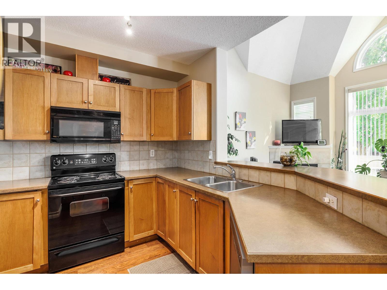 1128 Sunset Drive Unit# 102, Kelowna, British Columbia  V1Y 9W1 - Photo 11 - 10391653