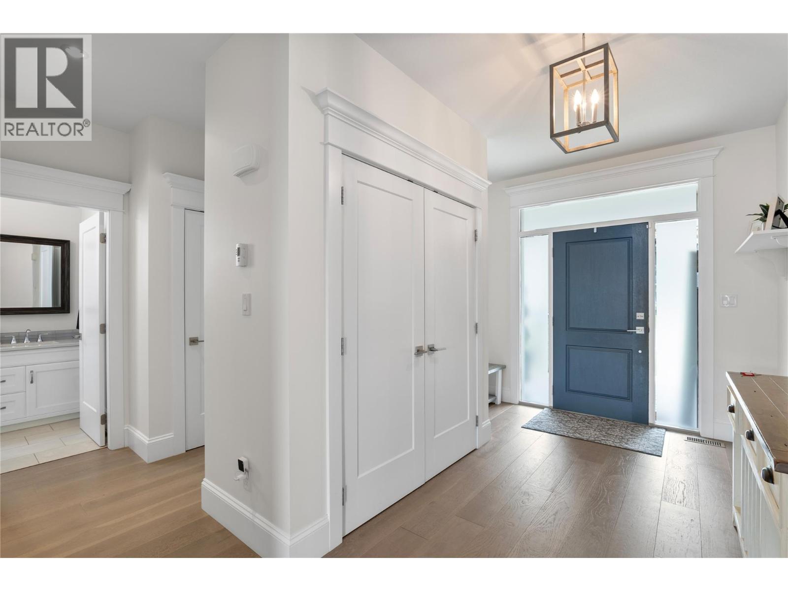 2064 Galore Crescent, Kamloops, British Columbia  V2E 0A7 - Photo 3 - 10392731