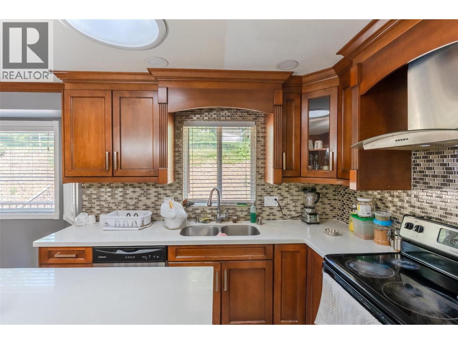 6128 Saint Martin Place, Oliver, British Columbia  V0H 1T0 - Photo 6 - 10392805