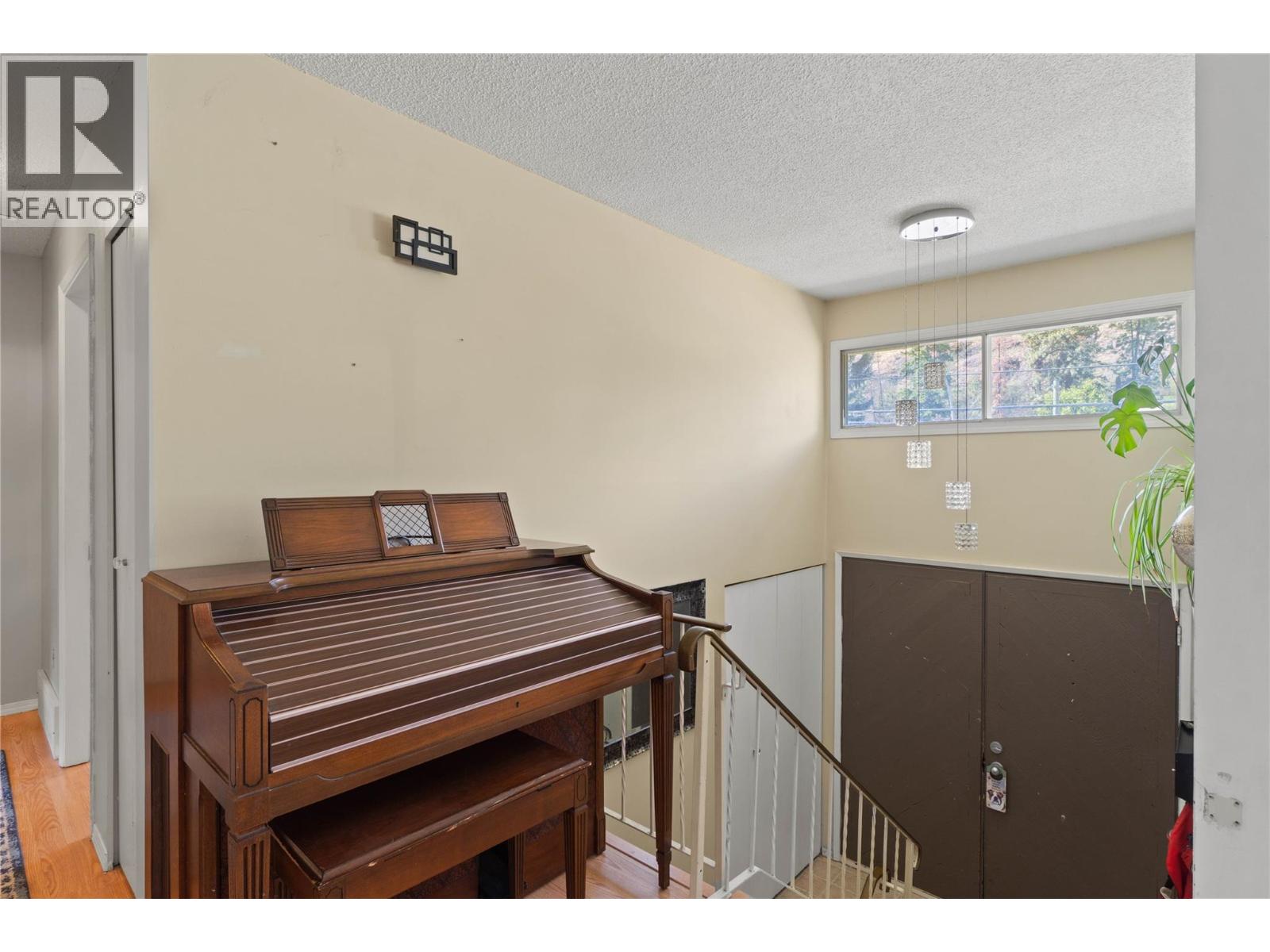 1680 Mt. Dufferin Drive, Kamloops, British Columbia  V2E 1A2 - Photo 4 - 10392679