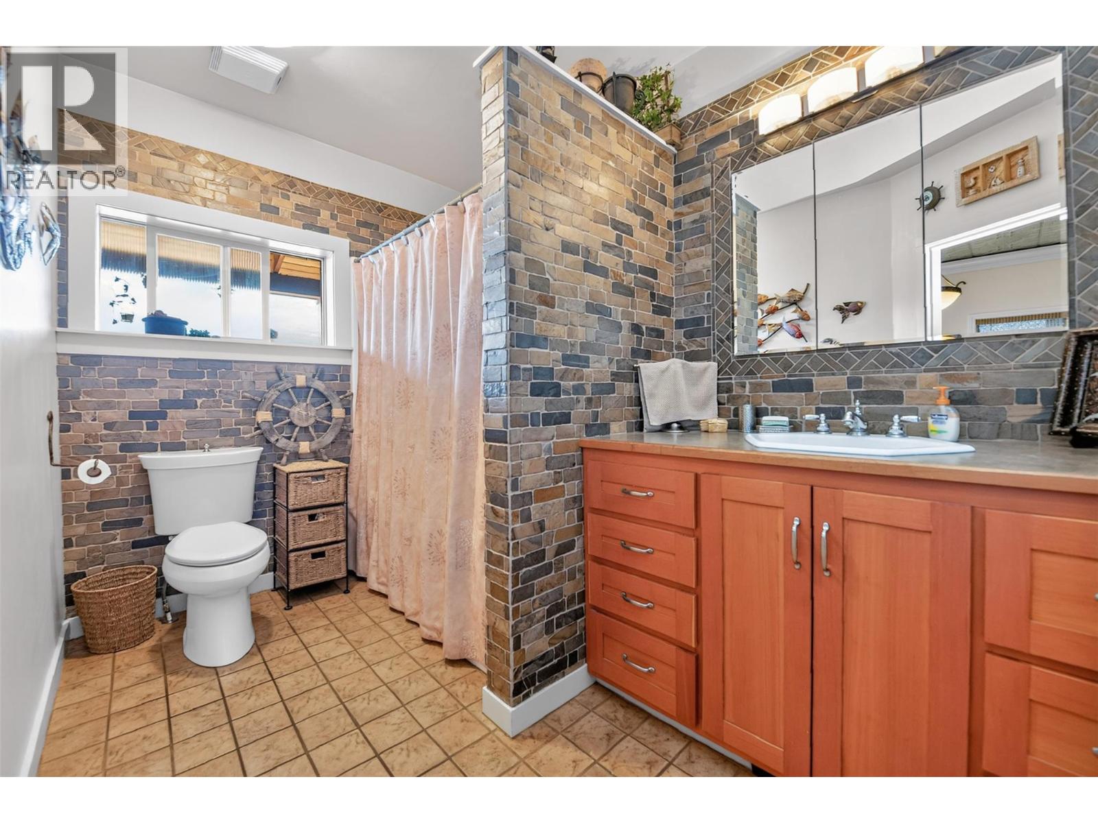 3604 Pleasant Valley Road, Vernon, British Columbia  V1T 4L6 - Photo 32 - 10392795