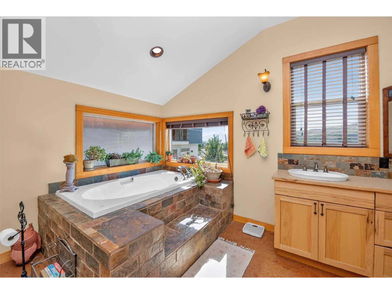 3604 Pleasant Valley Road, Vernon, British Columbia  V1T 4L6 - Photo 45 - 10392795