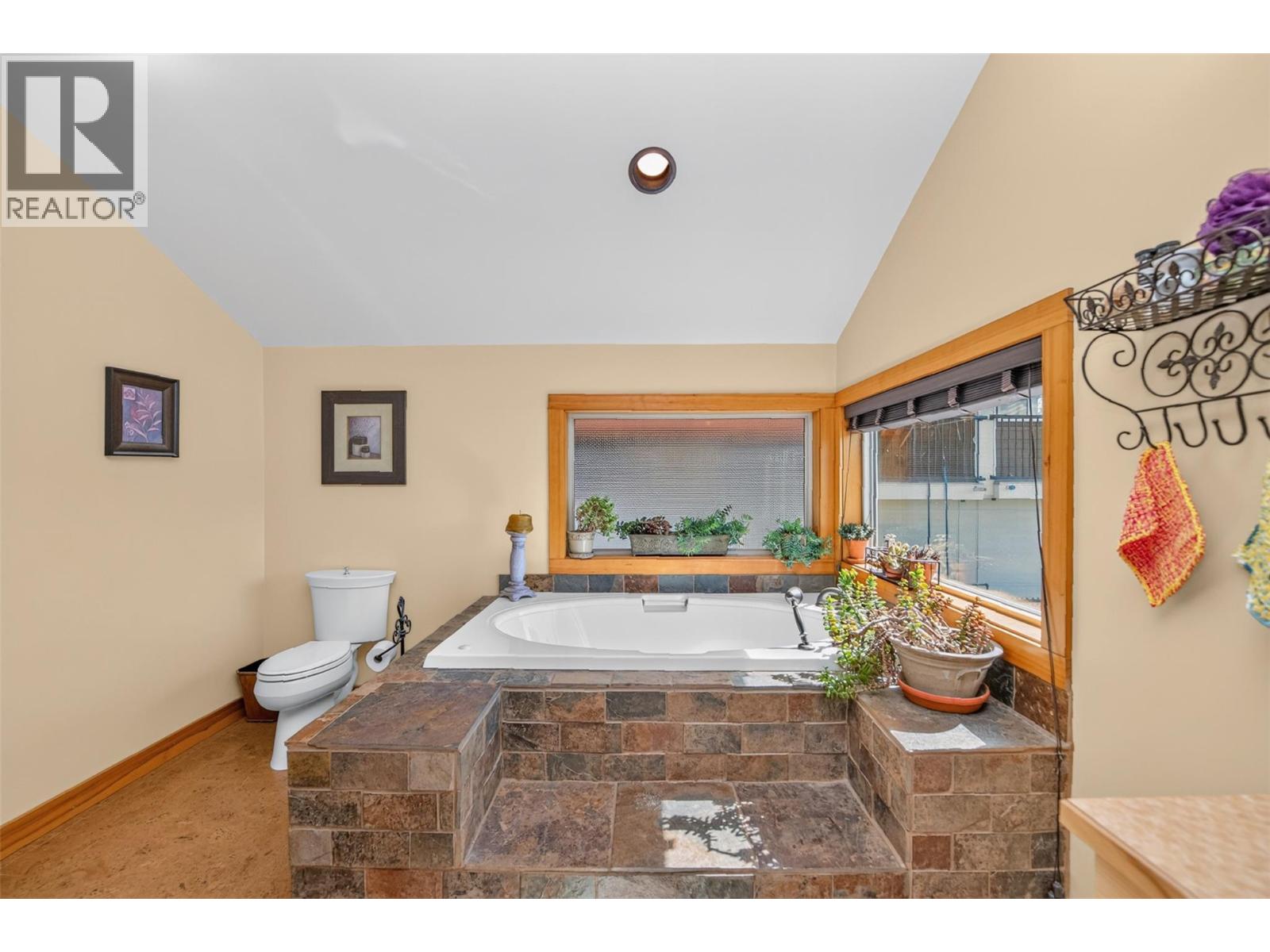 3604 Pleasant Valley Road, Vernon, British Columbia  V1T 4L6 - Photo 46 - 10392795
