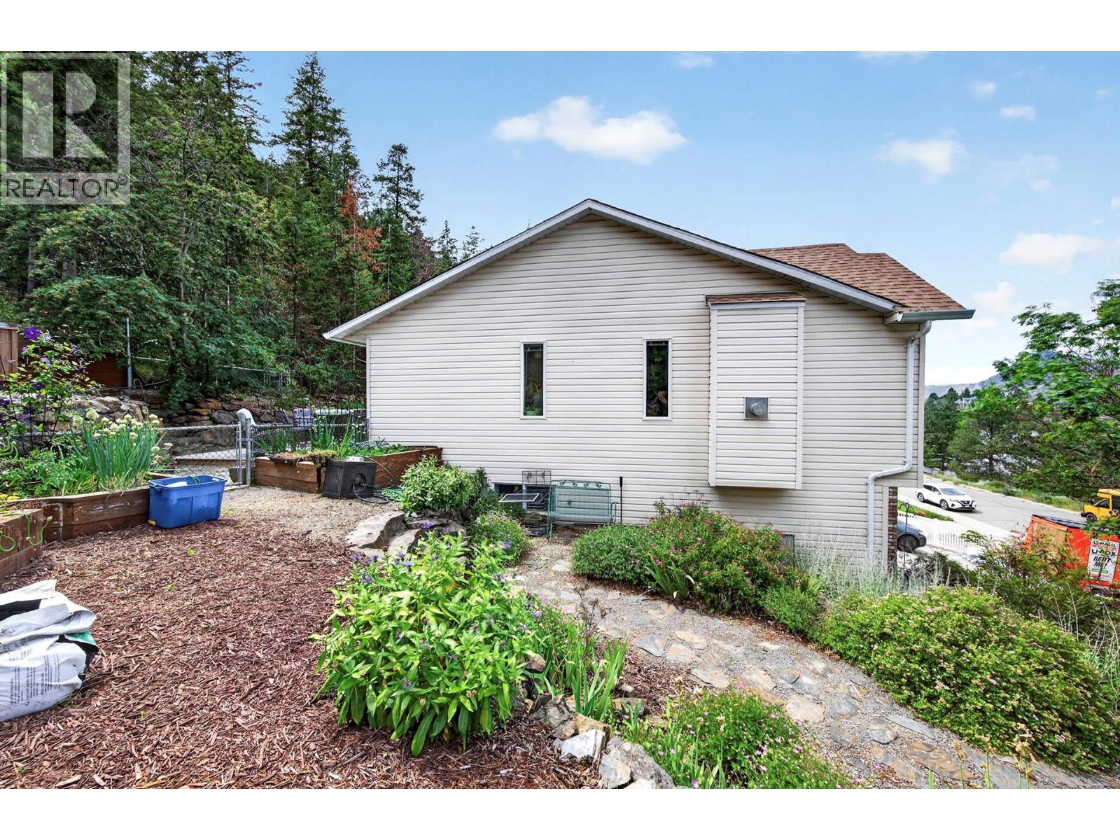 2781 Skeena Drive, Kamloops, British Columbia  V2E 2M9 - Photo 32 - 10392738