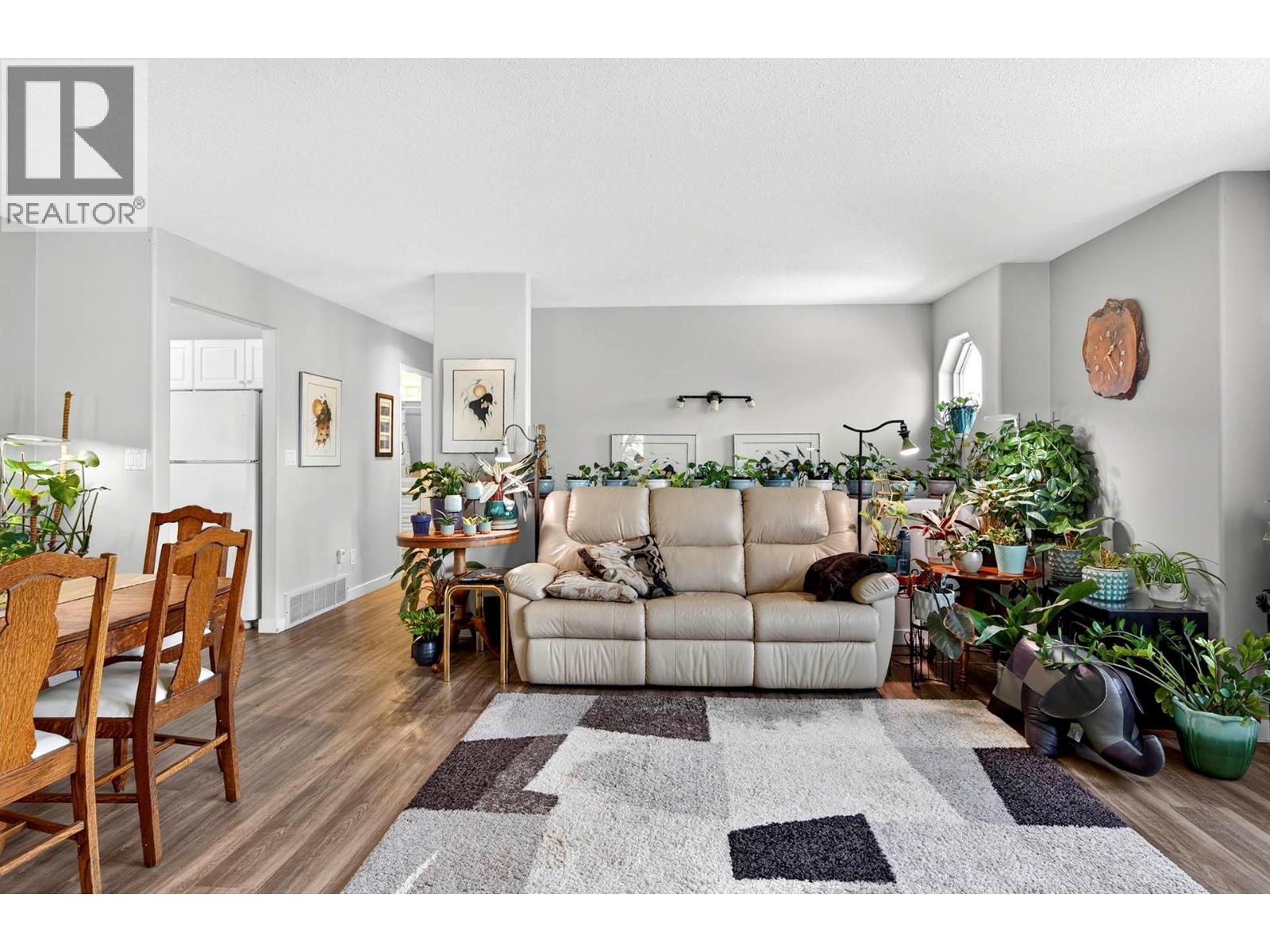 2781 Skeena Drive, Kamloops, British Columbia  V2E 2M9 - Photo 4 - 10392738