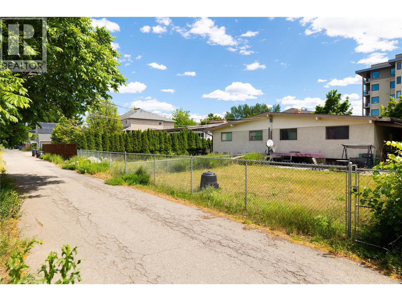 830-832 Leon Avenue, Kelowna, British Columbia  V1Y 6J8 - Photo 11 - 10391314