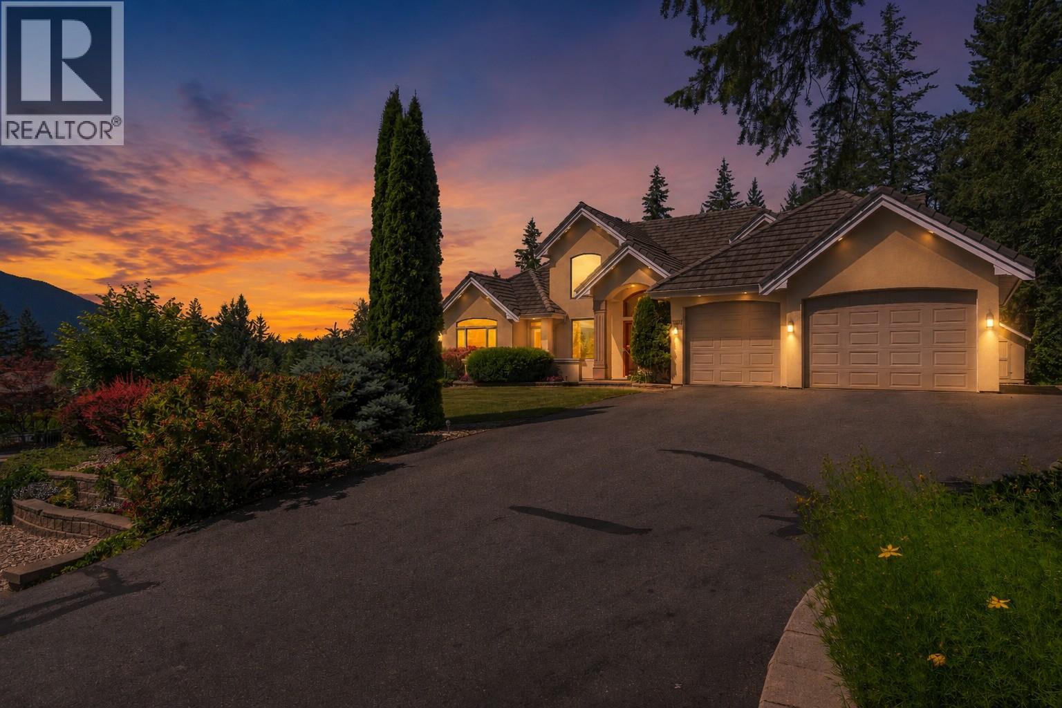 1821 50 Avenue Ne, Salmon Arm, British Columbia  V1E 2X3 - Photo 2 - 10385590