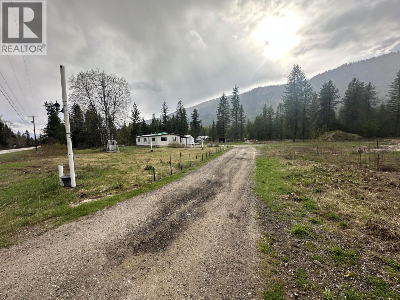 1978 Airport Road, Salmo, British Columbia  V0G 1Z0 - Photo 27 - 10392690