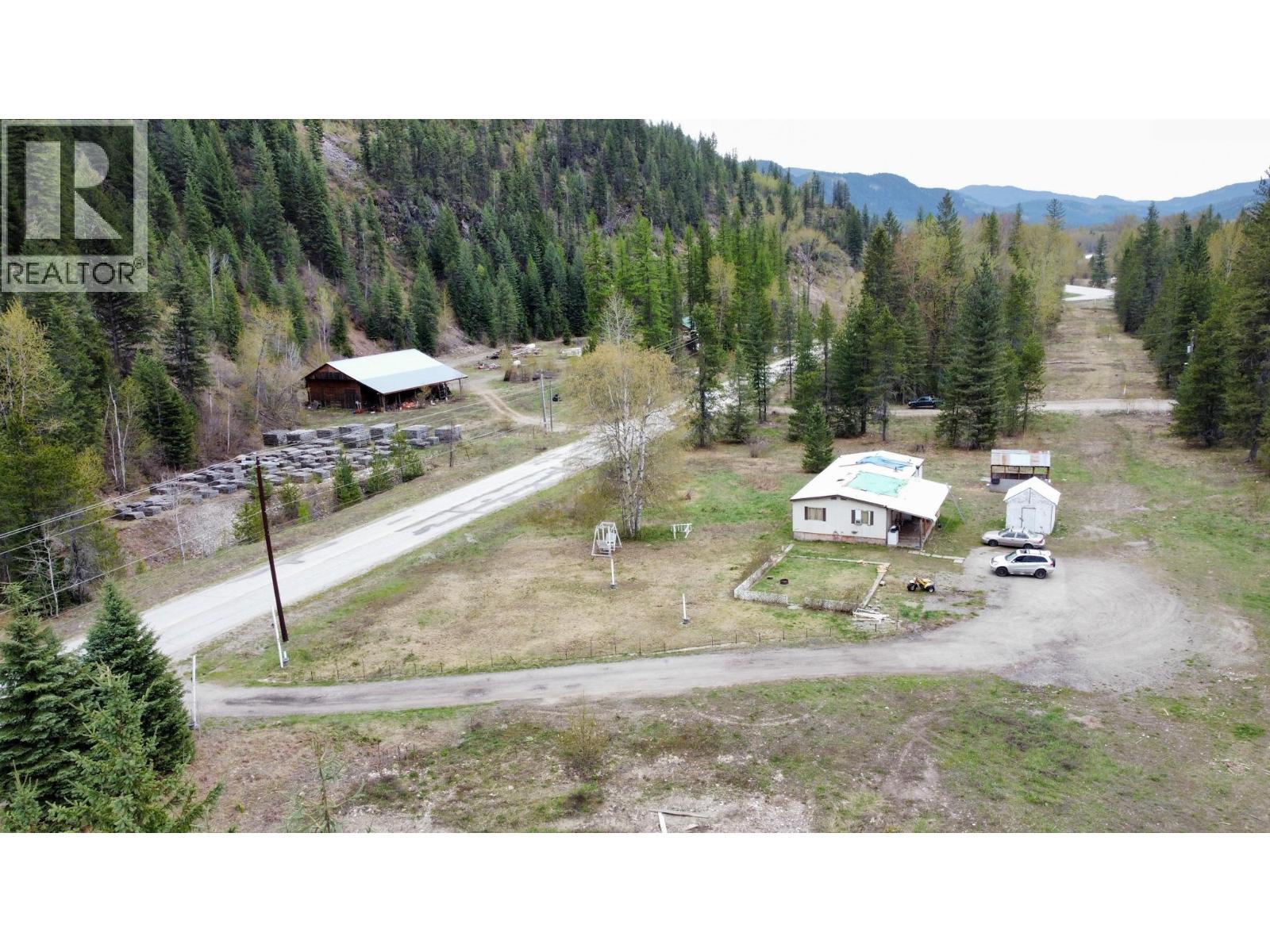 1978 Airport Road, Salmo, British Columbia  V0G 1Z0 - Photo 5 - 10392690