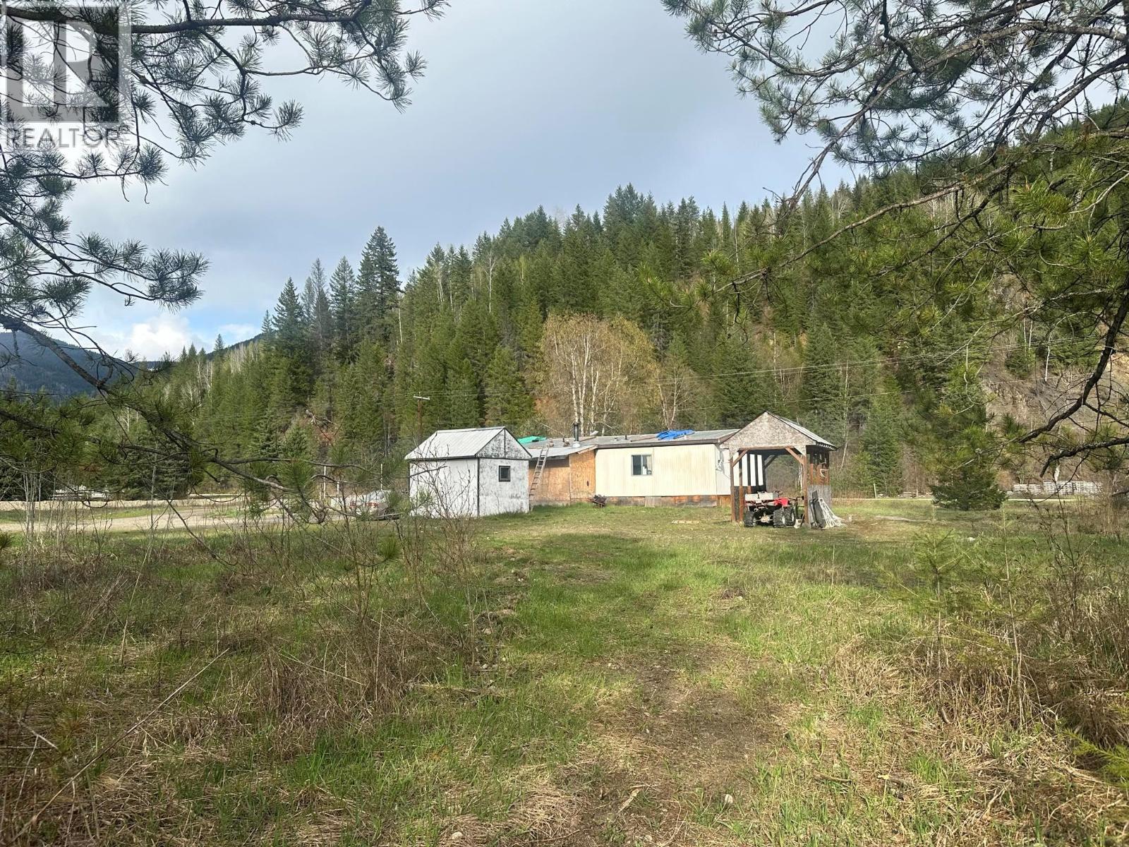 1978 Airport Road, Salmo, British Columbia  V0G 1Z0 - Photo 9 - 10392690