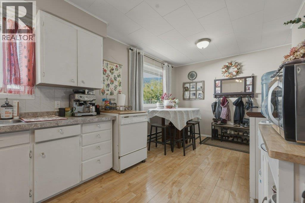 3580 20 Avenue Se, Salmon Arm, British Columbia  V1E 1X9 - Photo 11 - 10391610