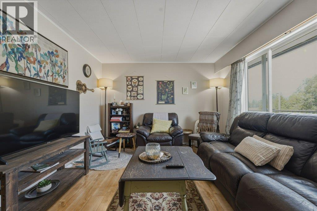 3580 20 Avenue Se, Salmon Arm, British Columbia  V1E 1X9 - Photo 13 - 10391610