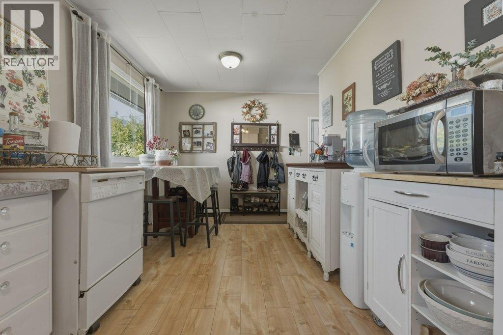 3580 20 Avenue Se, Salmon Arm, British Columbia  V1E 1X9 - Photo 6 - 10391610