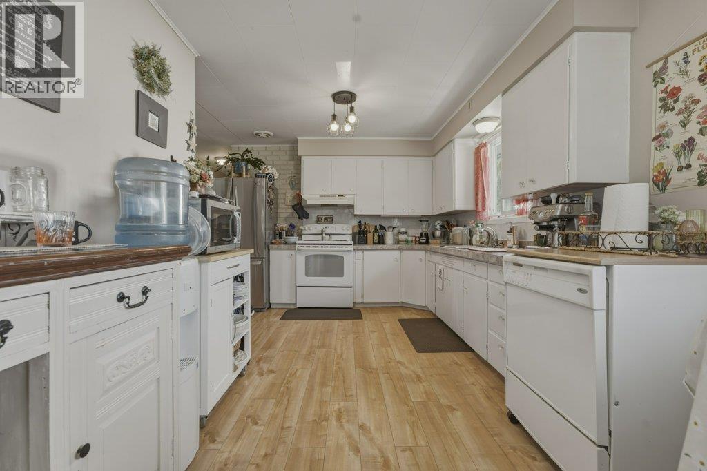 3580 20 Avenue Se, Salmon Arm, British Columbia  V1E 1X9 - Photo 8 - 10391610