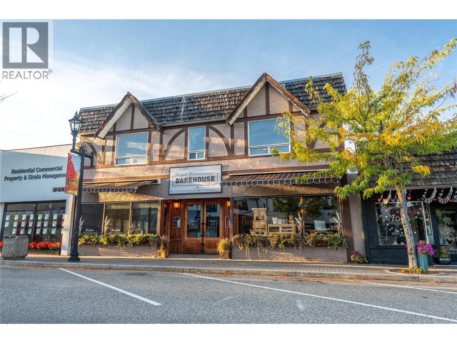 10110 Main Street, Summerland, British Columbia  V0H 1Z0 - Photo 2 - 10392923