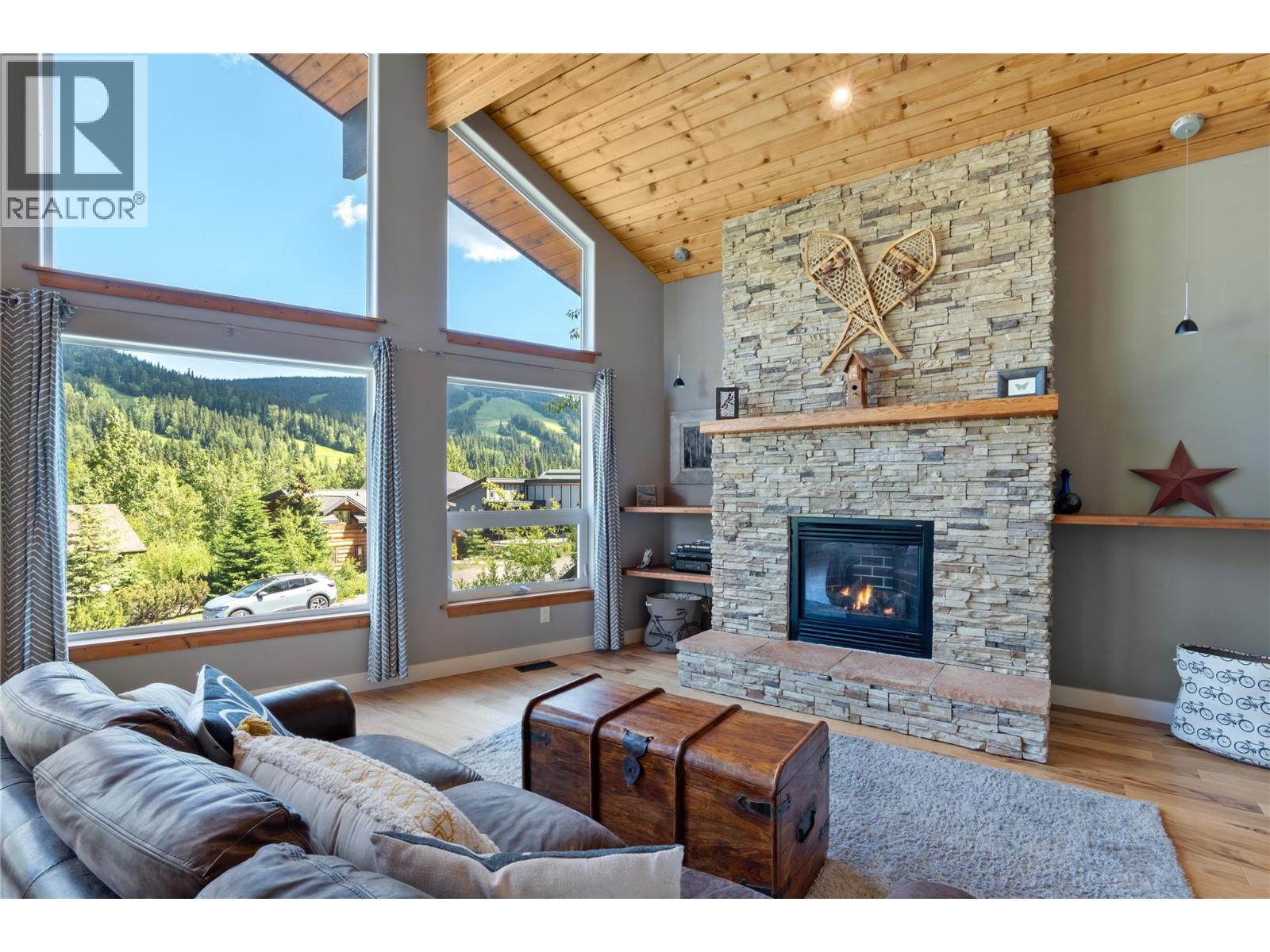 2429 Fairways Drive, Sun Peaks, British Columbia  V0E 5N0 - Photo 3 - 10392835
