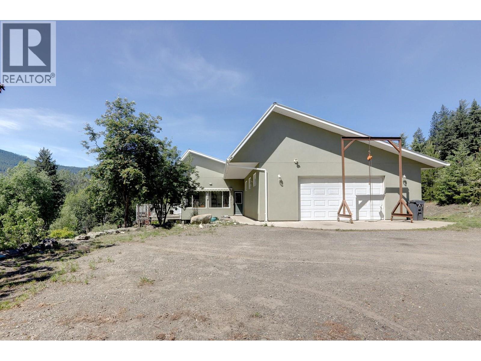 4375 97 Highway, Falkland, British Columbia  V0E 1W1 - Photo 1 - 10387187