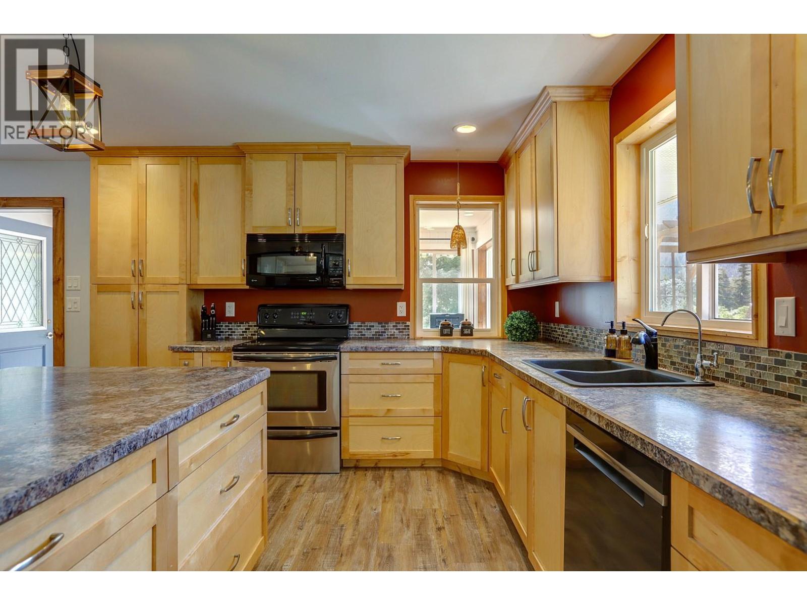 4375 97 Highway, Falkland, British Columbia  V0E 1W1 - Photo 10 - 10387187