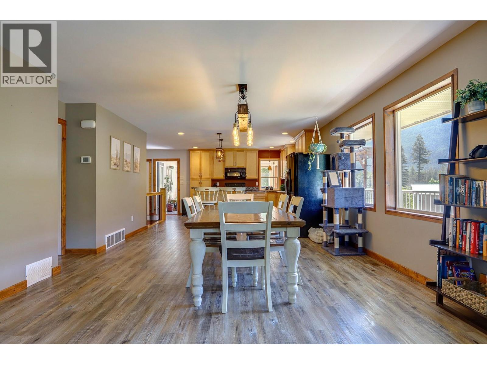 4375 97 Highway, Falkland, British Columbia  V0E 1W1 - Photo 12 - 10387187