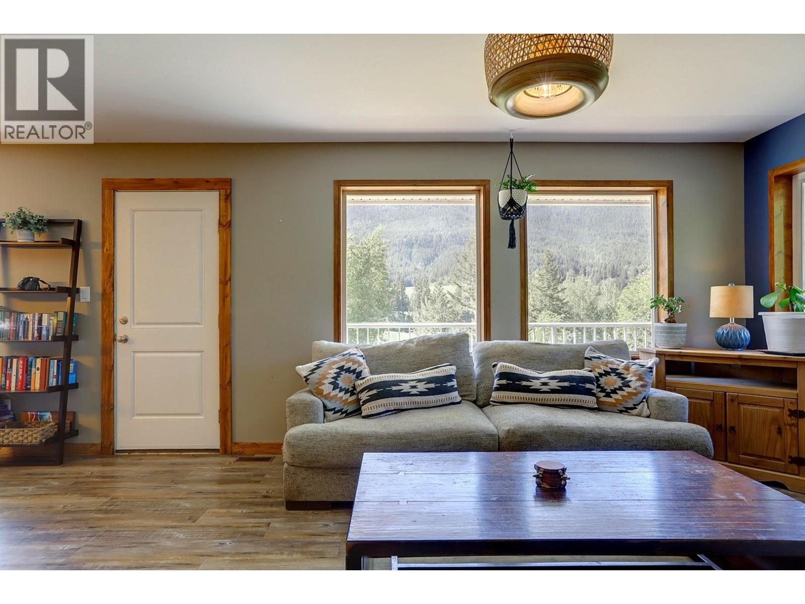 4375 97 Highway, Falkland, British Columbia  V0E 1W1 - Photo 17 - 10387187