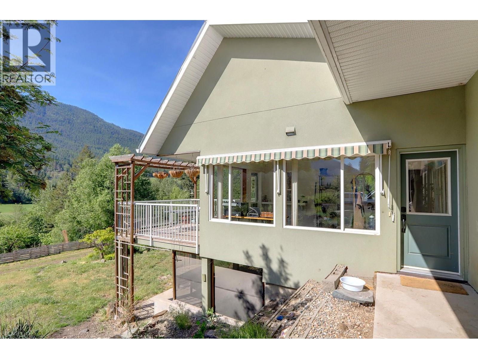 4375 97 Highway, Falkland, British Columbia  V0E 1W1 - Photo 2 - 10387187