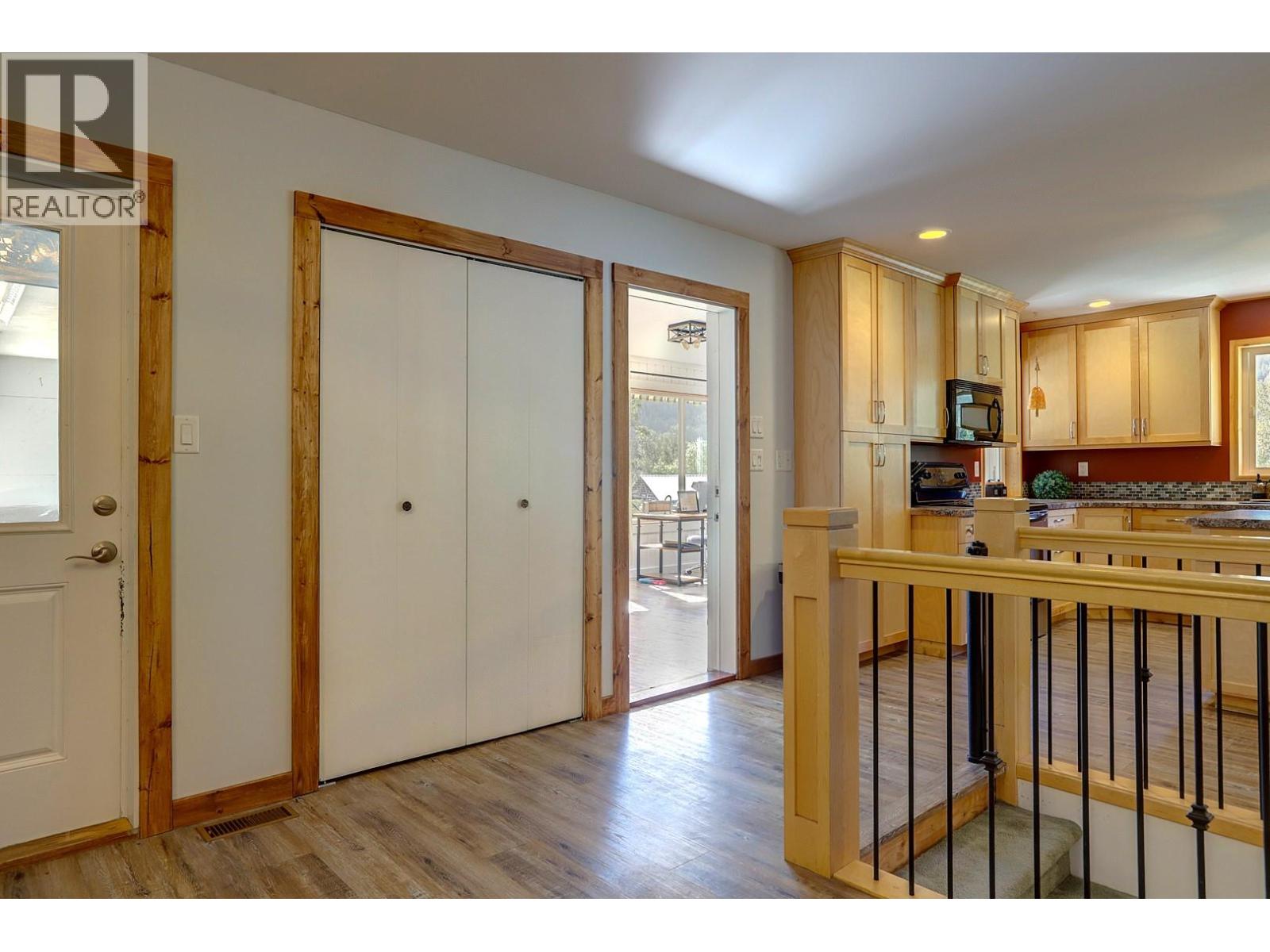 4375 97 Highway, Falkland, British Columbia  V0E 1W1 - Photo 36 - 10387187