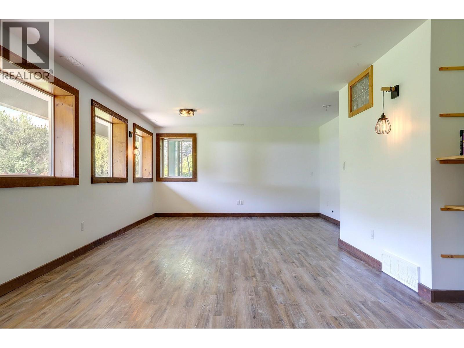 4375 97 Highway, Falkland, British Columbia  V0E 1W1 - Photo 38 - 10387187