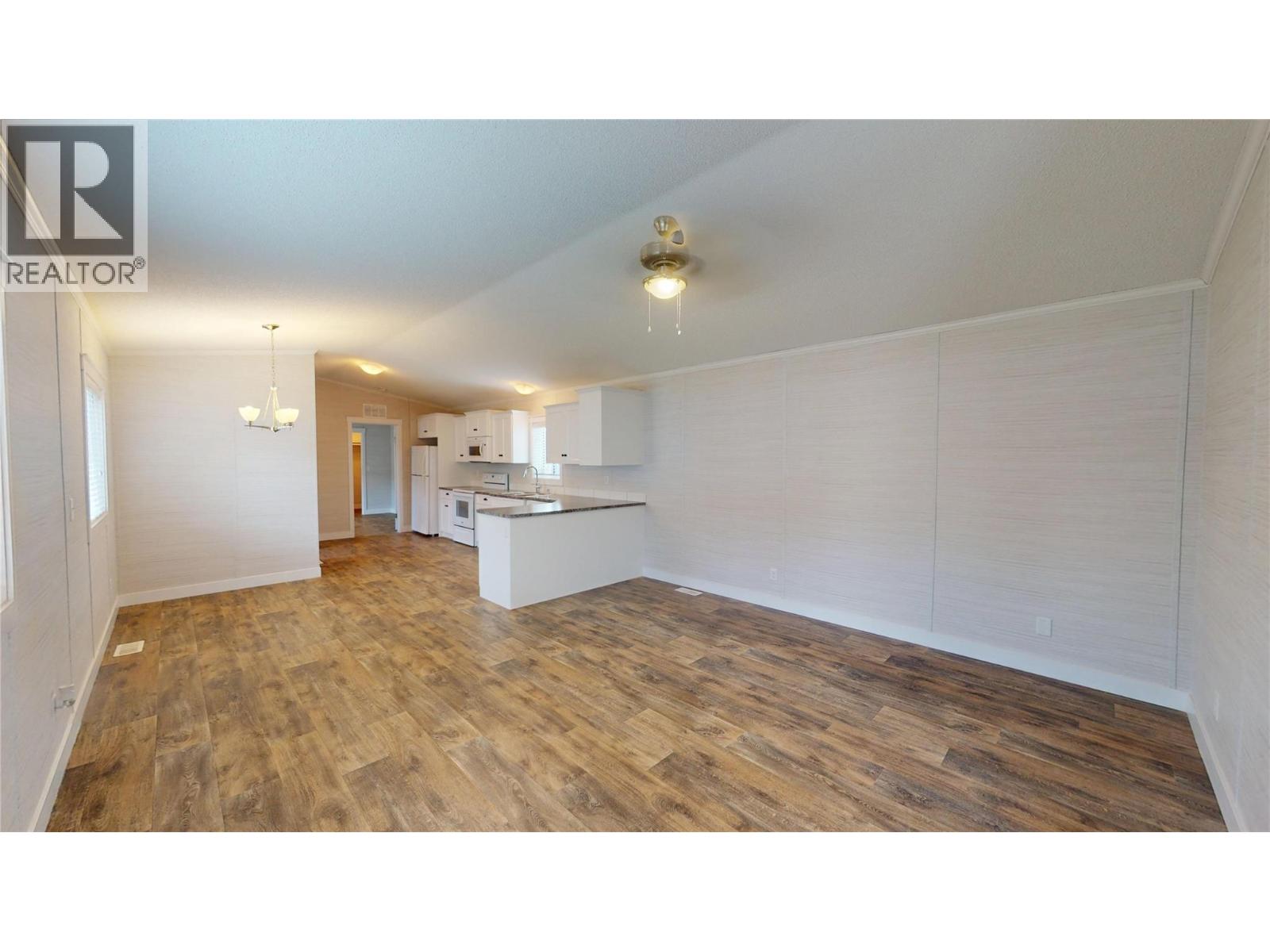 532 Steepleview Avenue Nw, Cranbrook, British Columbia  V1C 5L3 - Photo 5 - 10392902