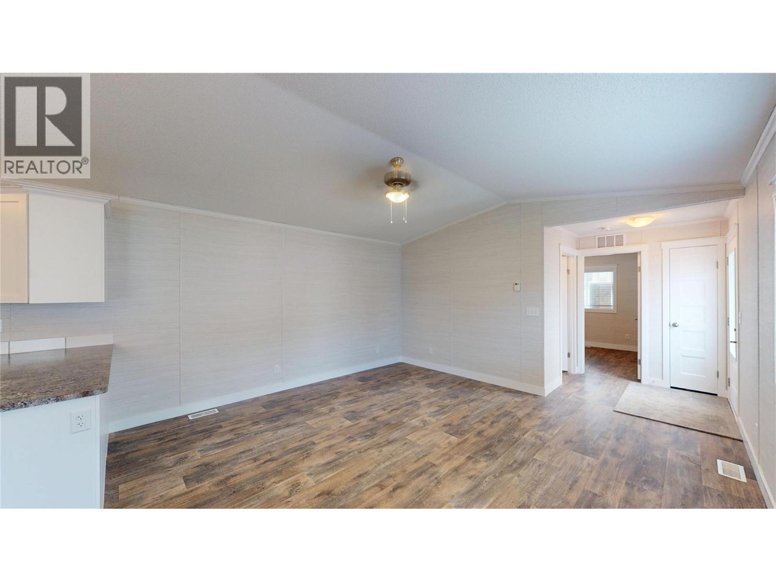 532 Steepleview Avenue Nw, Cranbrook, British Columbia  V1C 5L3 - Photo 7 - 10392902