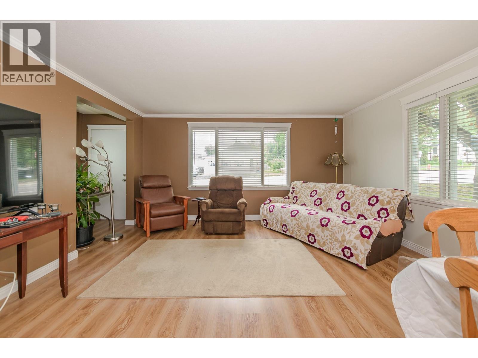 729 Stanley Avenue, Enderby, British Columbia  V0E 1V1 - Photo 3 - 10392869