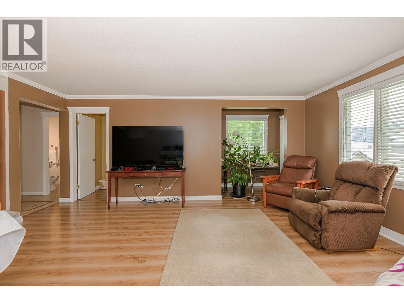729 Stanley Avenue, Enderby, British Columbia  V0E 1V1 - Photo 4 - 10392869