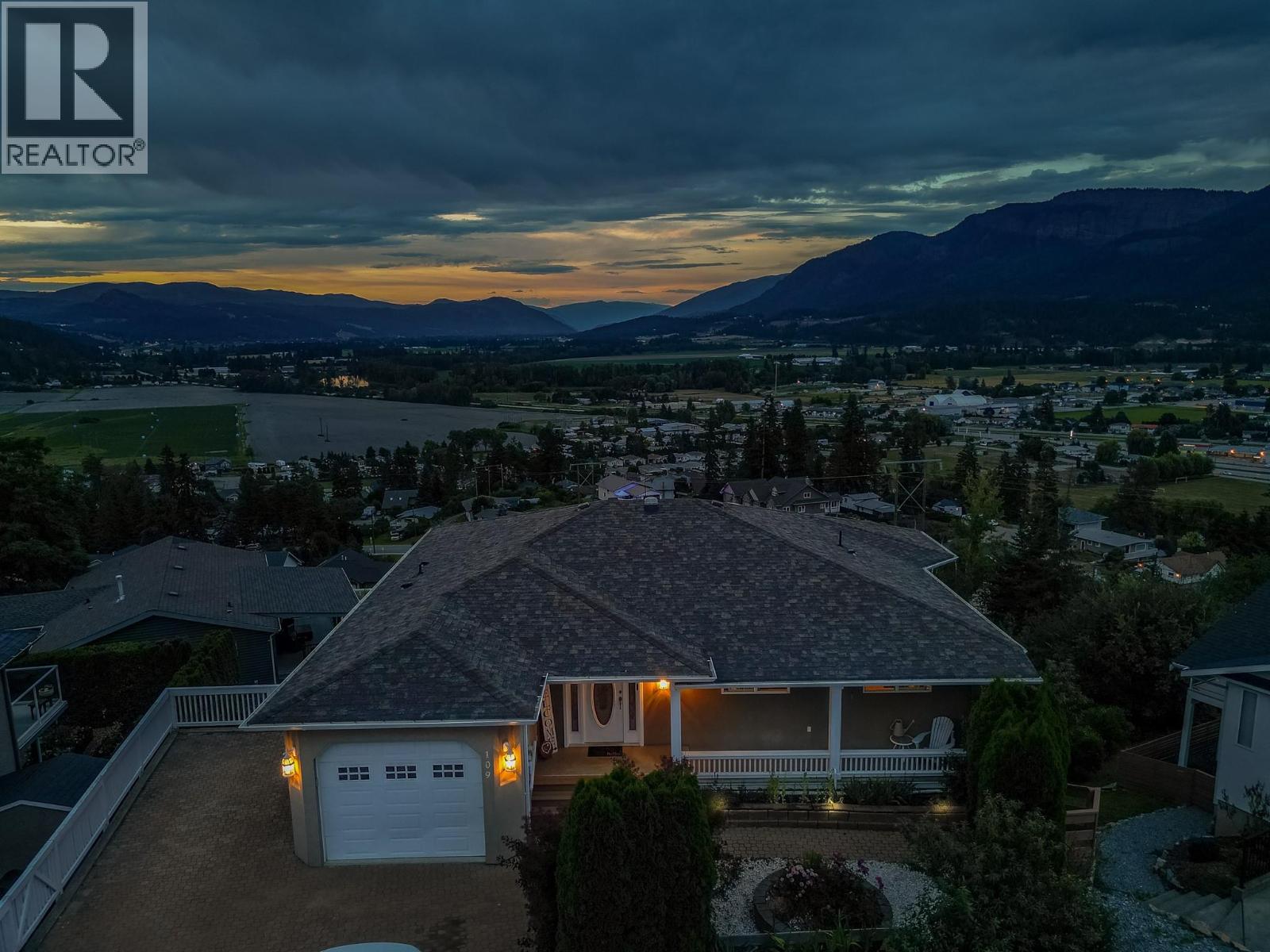 109 Revel Crescent, Enderby, British Columbia  V4Y 4B8 - Photo 2 - 10391792