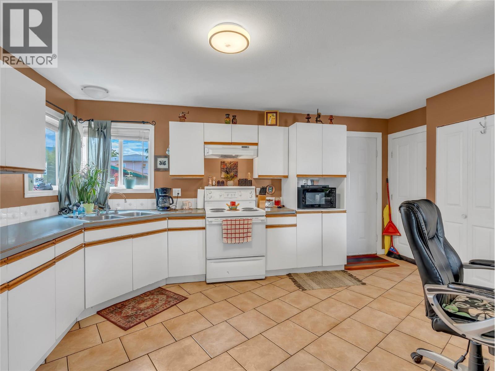 506 Nelson Avenue, Penticton, British Columbia  V2A 2L2 - Photo 4 - 10392992
