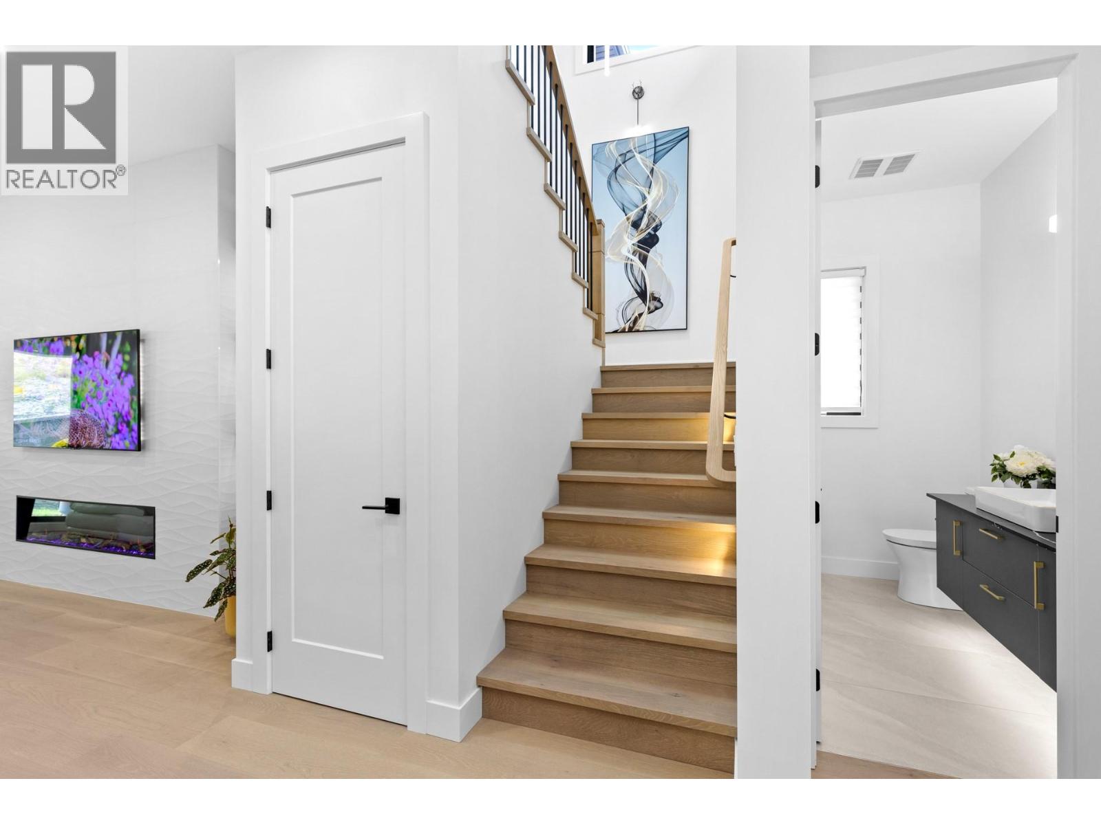 437 Vision Court, Kelowna, British Columbia  V1W 0C4 - Photo 8 - 10393041