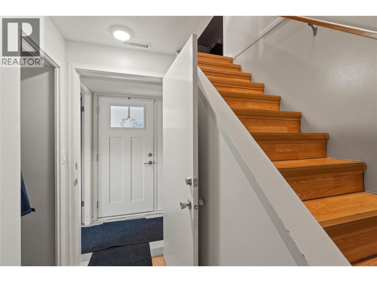 333 Waddington Drive, Kamloops, British Columbia  V2E 1S3 - Photo 2 - 10393023