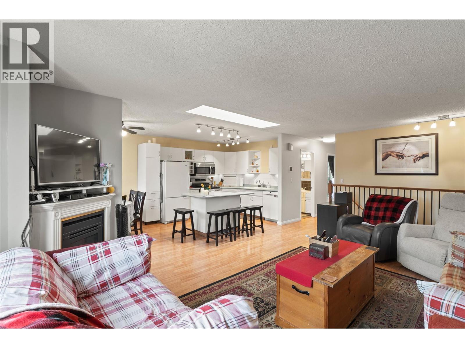 333 Waddington Drive, Kamloops, British Columbia  V2E 1S3 - Photo 5 - 10393023