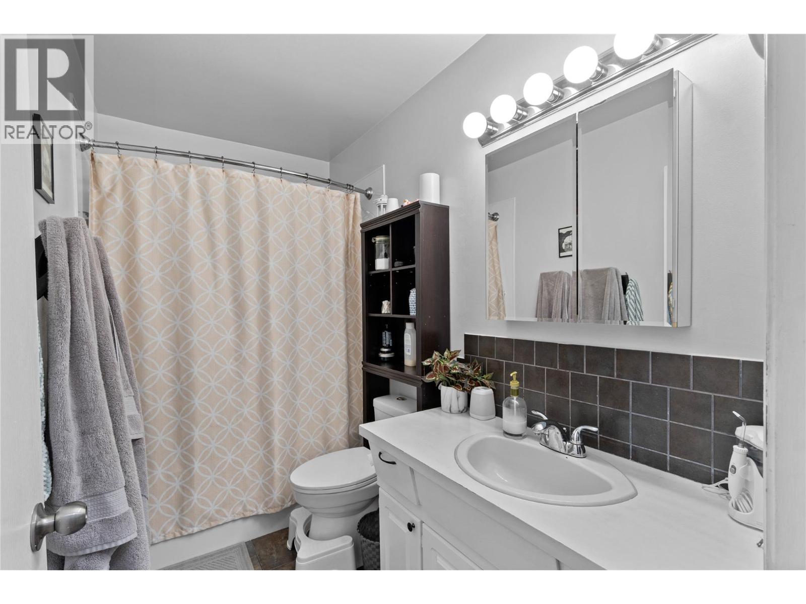 333 Waddington Drive, Kamloops, British Columbia  V2E 1S3 - Photo 9 - 10393023