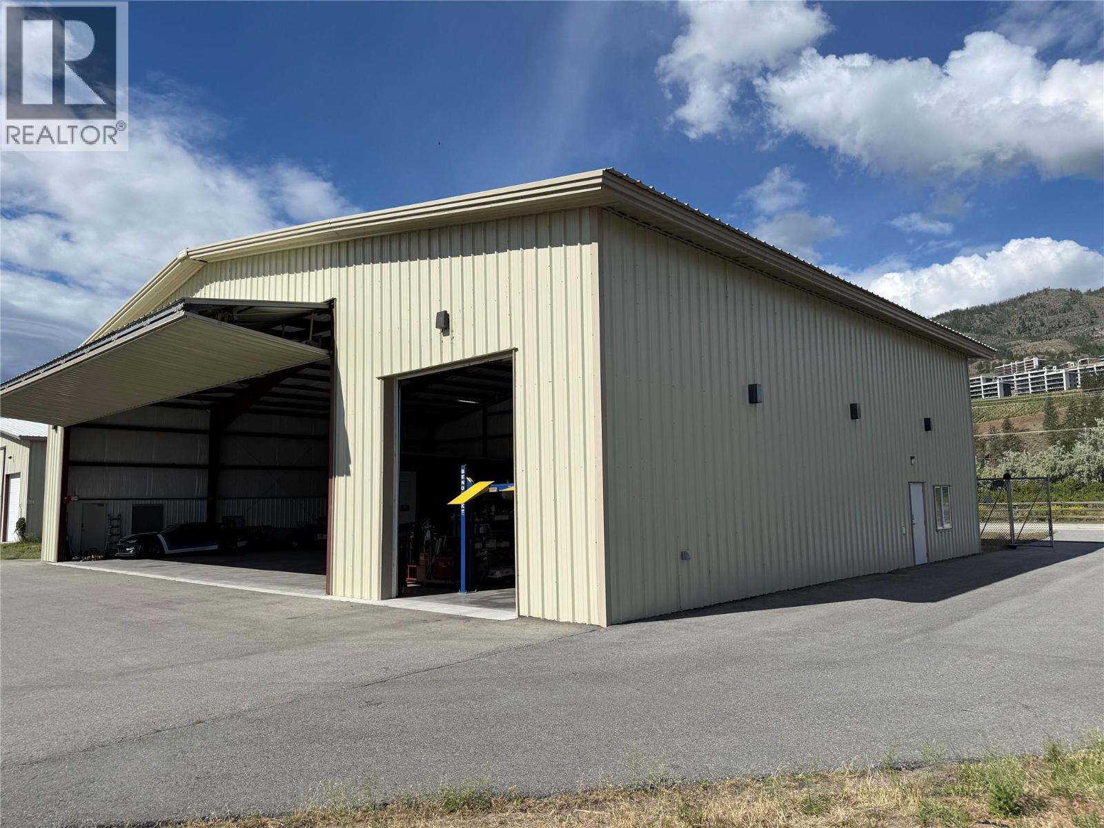 3156 Airport Road, Penticton, British Columbia  V2A 8X1 - Photo 10 - 10392242
