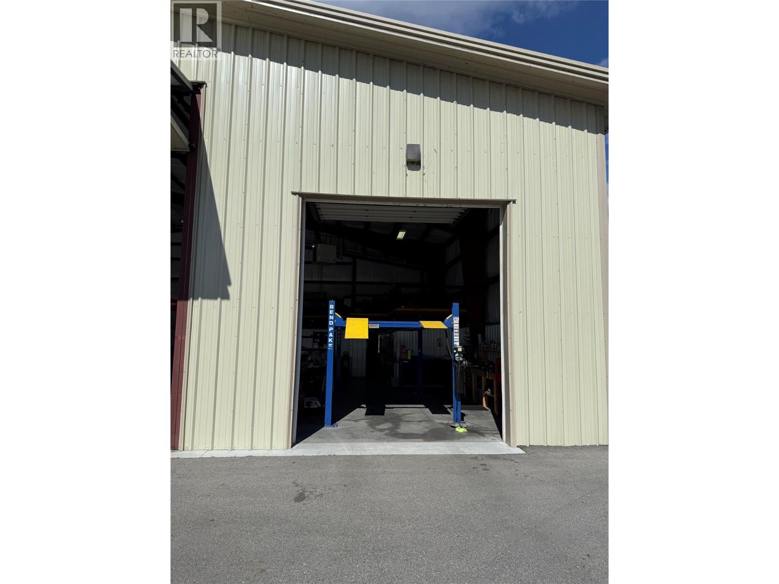 3156 Airport Road, Penticton, British Columbia  V2A 8X1 - Photo 16 - 10392242
