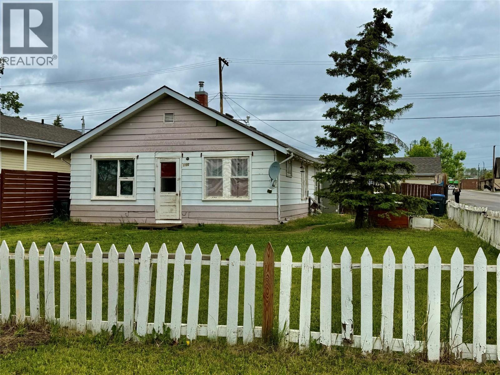 1100 105 Avenue, Dawson Creek, British Columbia  V1G 2L5 - Photo 1 - 10393072