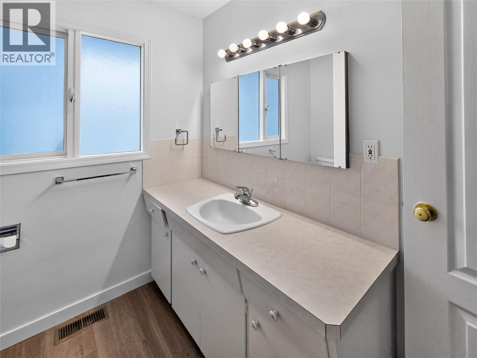3802 36 Street, Vernon, British Columbia  V1T 6E5 - Photo 29 - 10393013