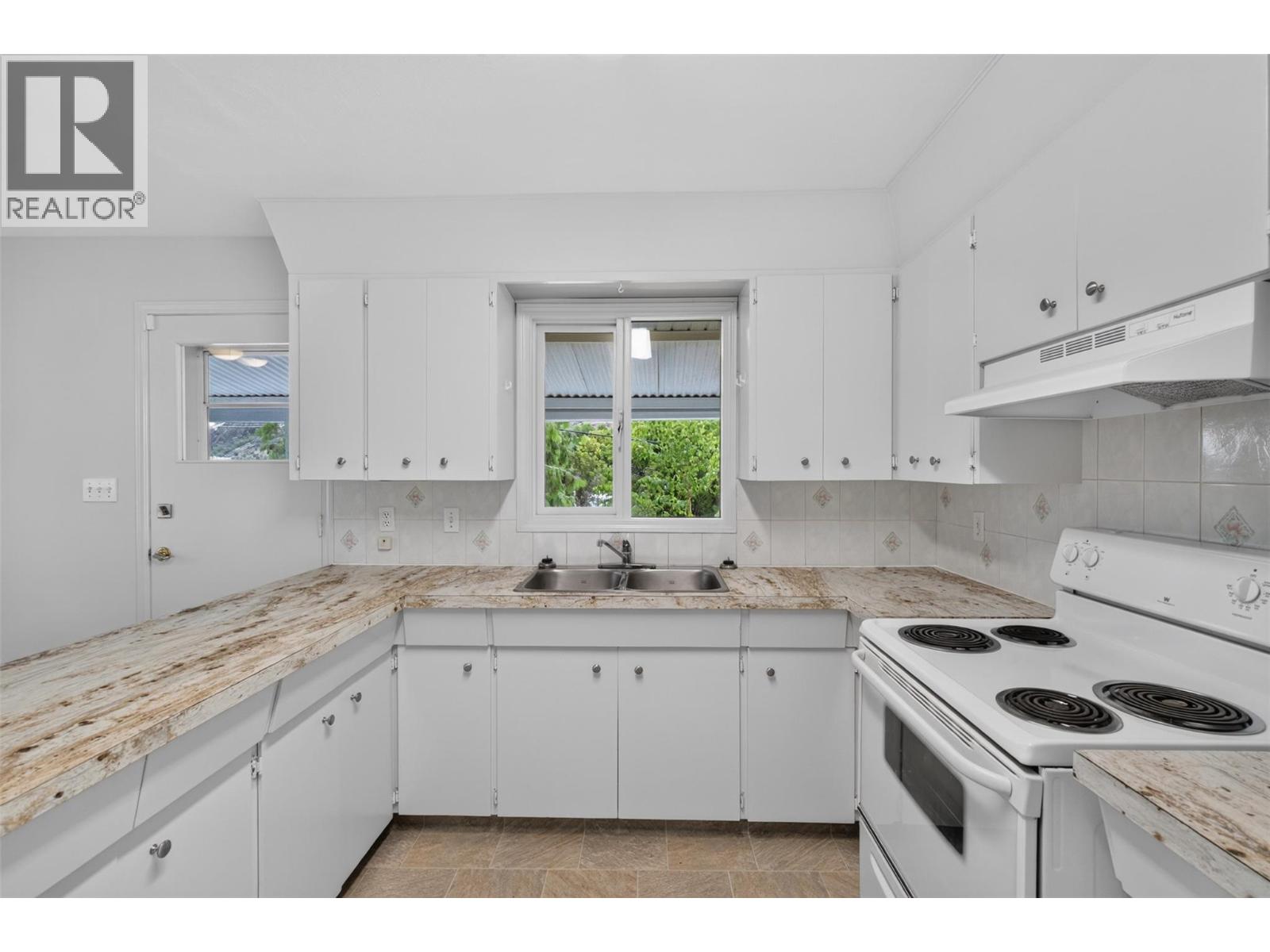 3802 36 Street, Vernon, British Columbia  V1T 6E5 - Photo 4 - 10393013