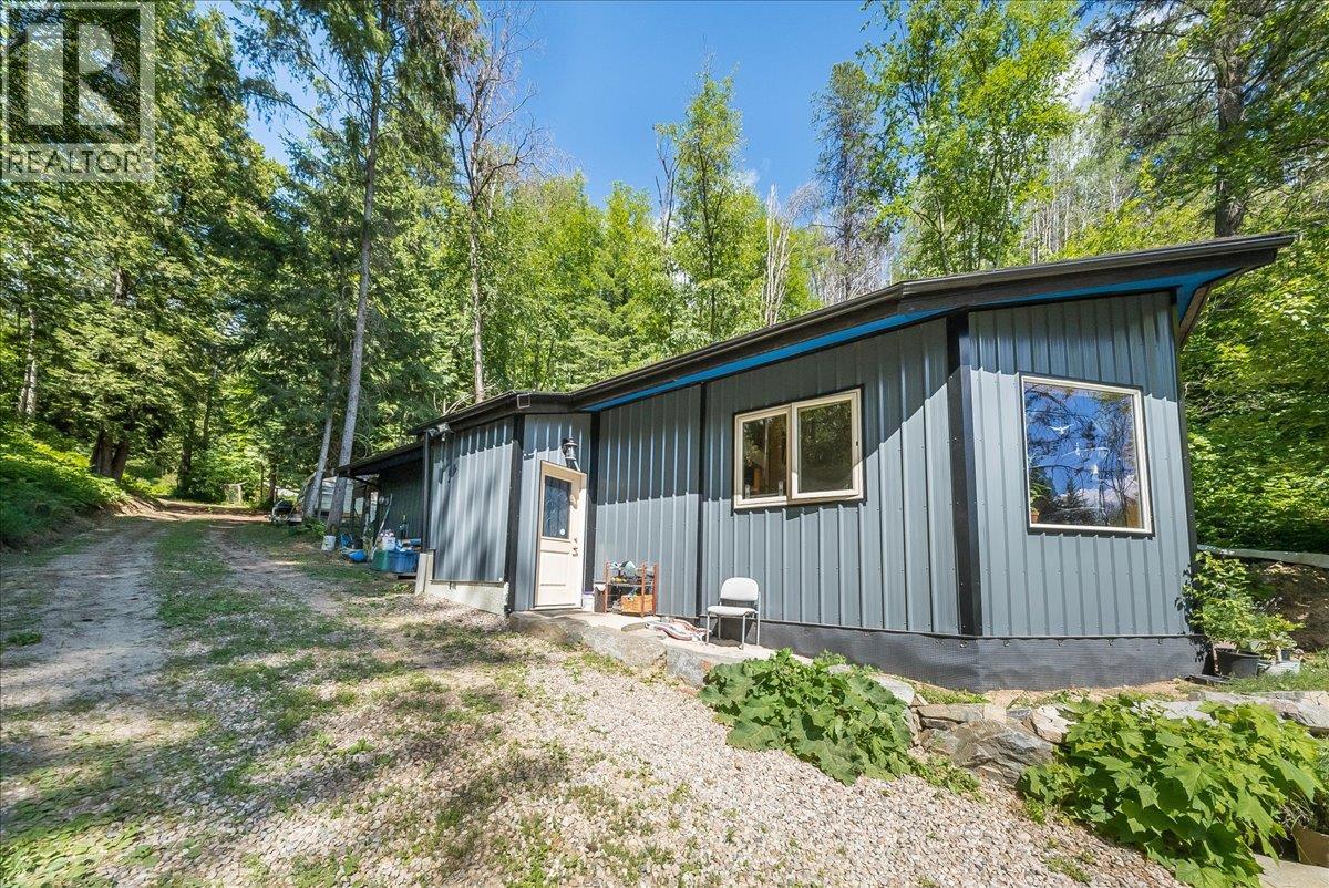 1385 Pass Creek Road, Castlegar, British Columbia  V1N 4S2 - Photo 1 - 10393109