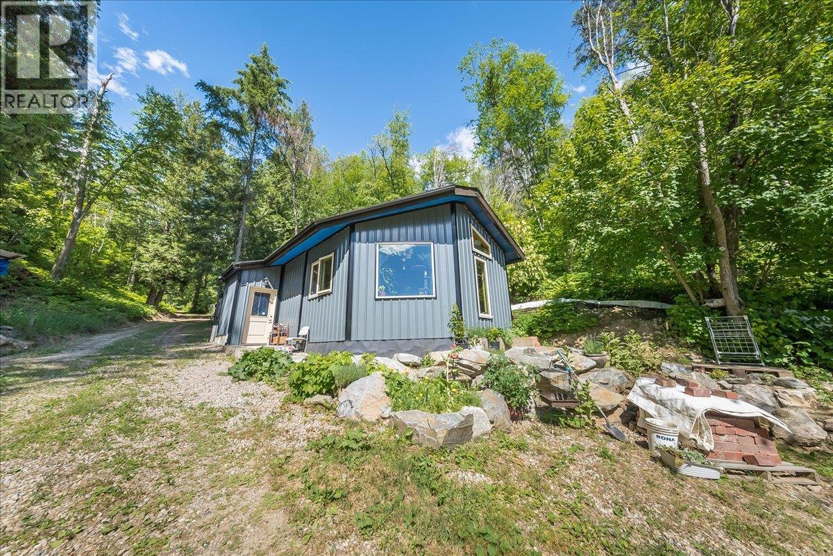 1385 Pass Creek Road, Castlegar, British Columbia  V1N 4S2 - Photo 2 - 10393109