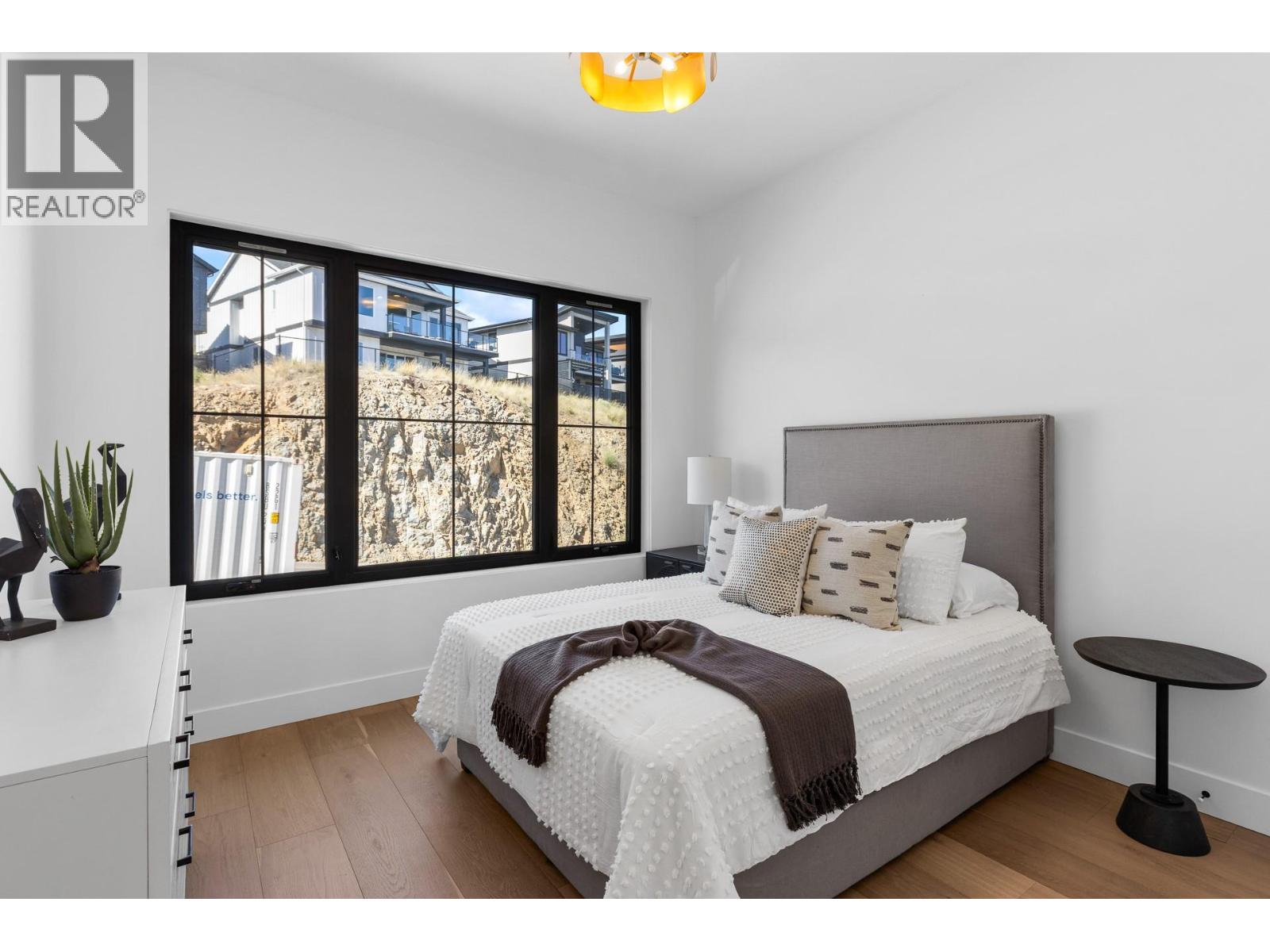 1042 Emslie Street, Kelowna, British Columbia  V1W 0C3 - Photo 5 - 10393167
