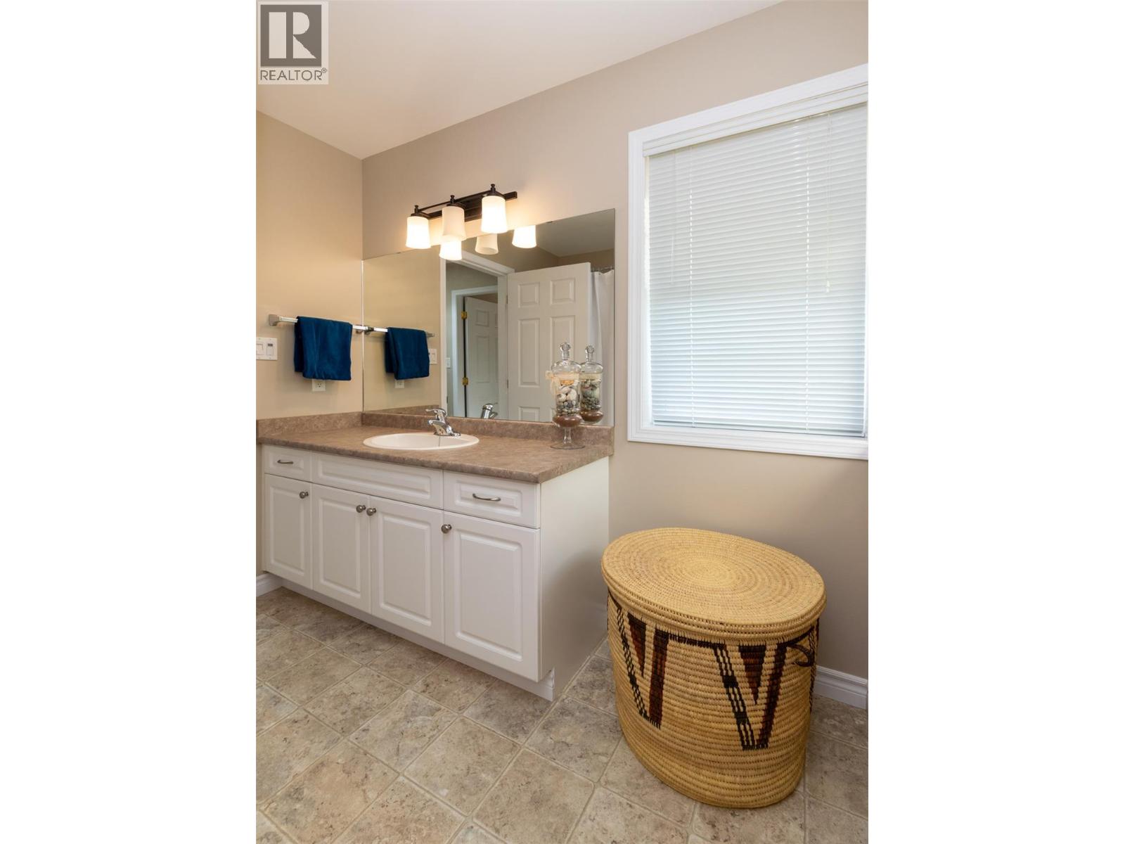51 8 Avenue Sw Unit# 15, Salmon Arm, British Columbia  V1E 3L9 - Photo 27 - 10393022