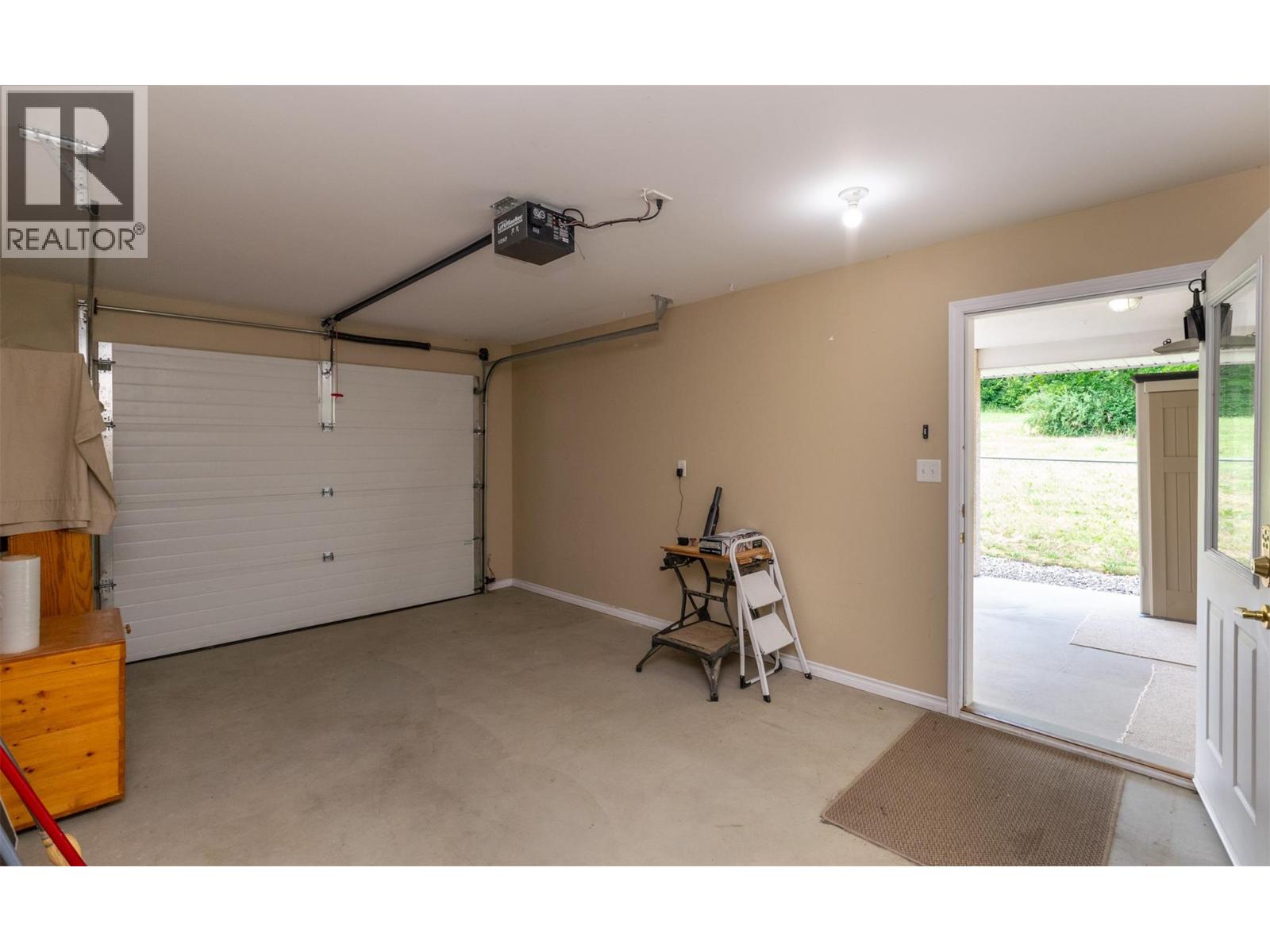 51 8 Avenue Sw Unit# 15, Salmon Arm, British Columbia  V1E 3L9 - Photo 33 - 10393022